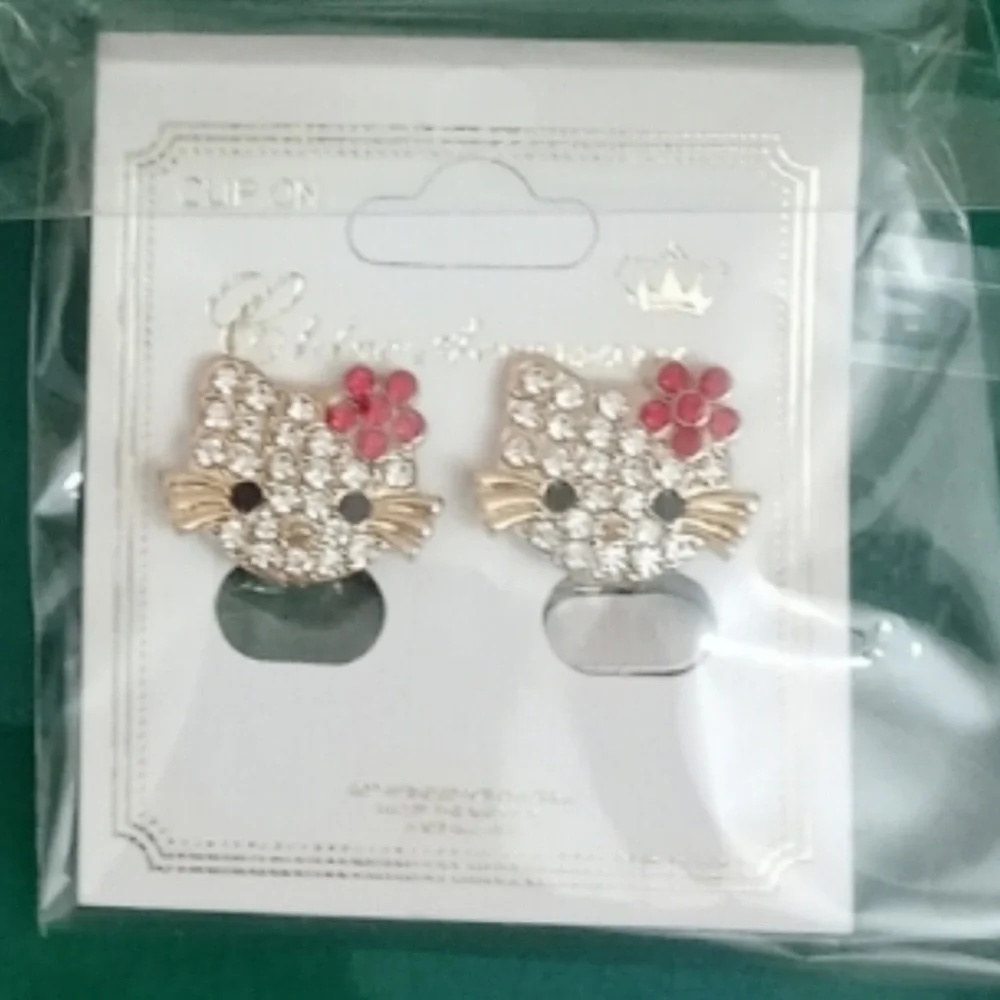 NEW GOLD Hello Kitty CZ Earrings *CLIP ON* These are CLIP ON** Hard to Find! NWT